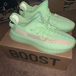 ADIDAS YEEZY BOOST 350 V2 GLOW